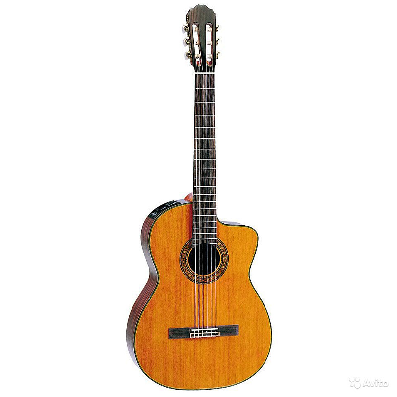 Фото Электроакустическая классическая гитара TAKAMINE CLASSIC SERIES TC132SC